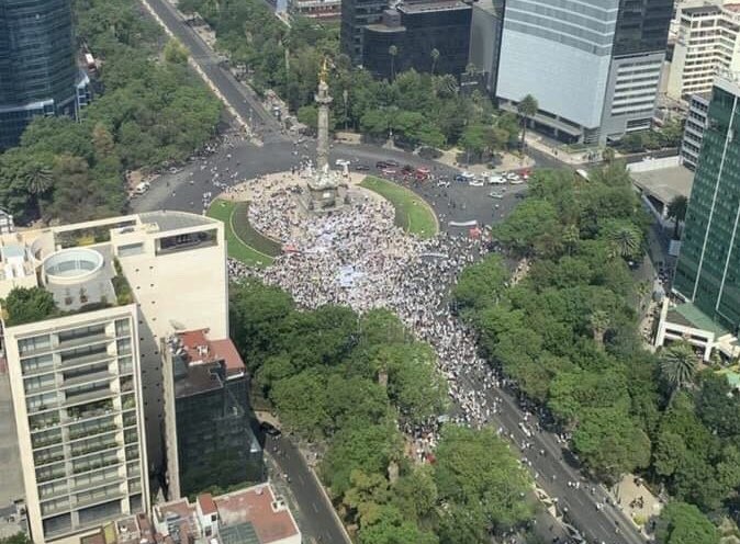 Marchan miles para exigir renuncia de AMLO