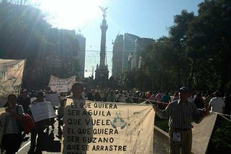 Marchan en el DF contra represión de Moreno Valle 