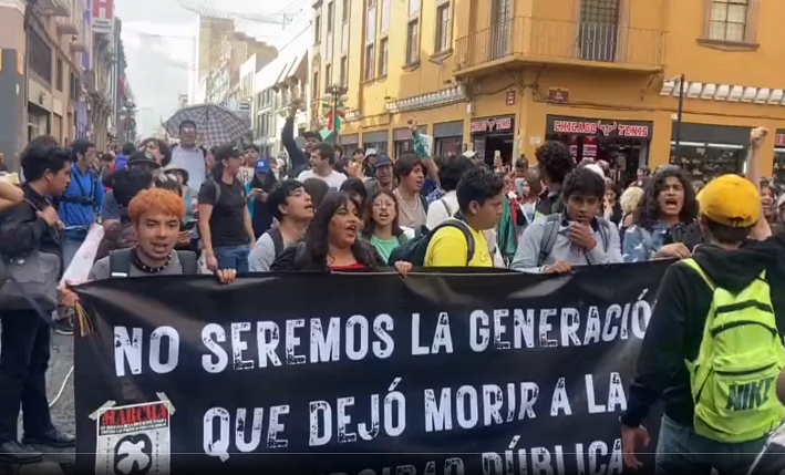 Con marcha, conmemoran Matanza del 2 de Octubre en Puebla