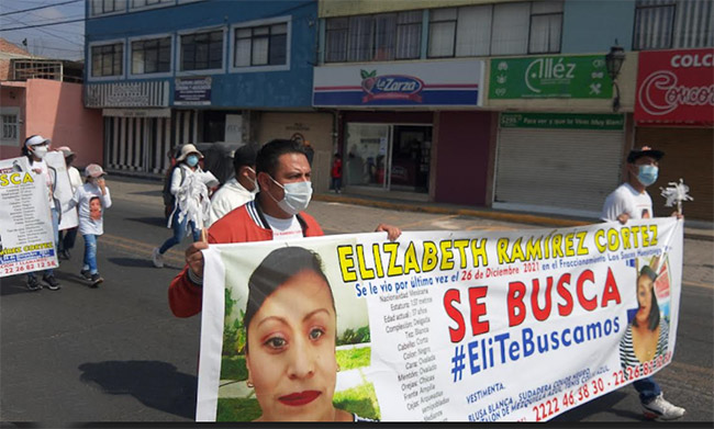 Marchan para exigir la localización de Elizabeth desaparecida en Huejotzingo