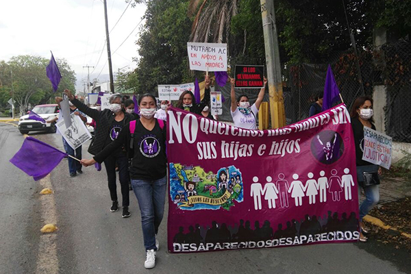 Por desaparición de mujeres, realizan marcha silenciosa en Tehuacán