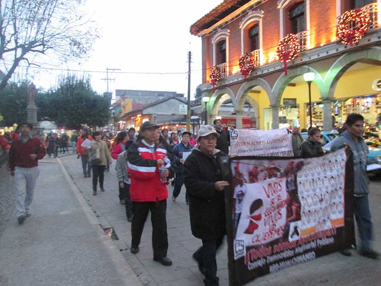 Marchan en Huauchinango contra EPN por caso Ayotzinapa