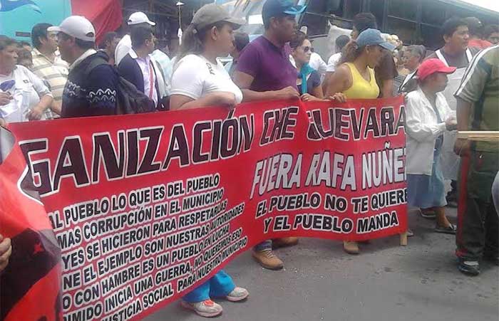 Protestan tianguistas de Texmelucan sobre la México-Puebla