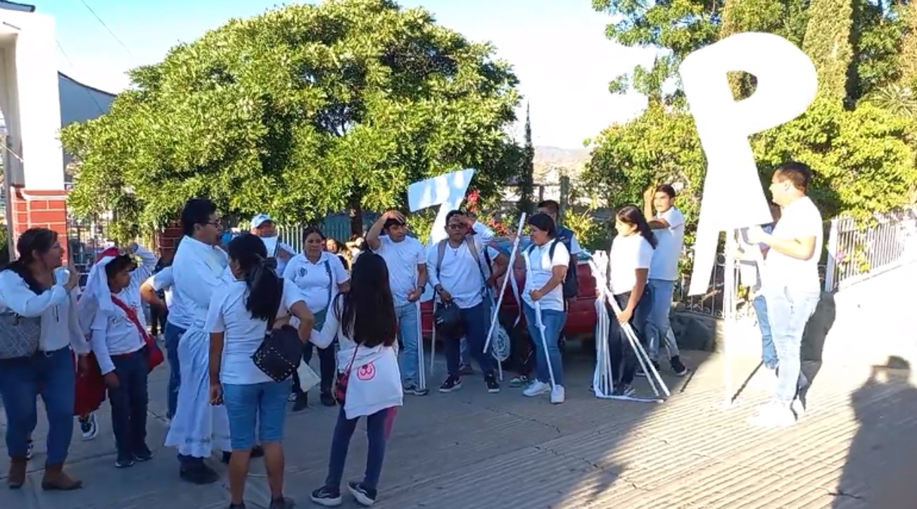 Fieles católicos piden por la paz en la zona de la Mixteca poblana