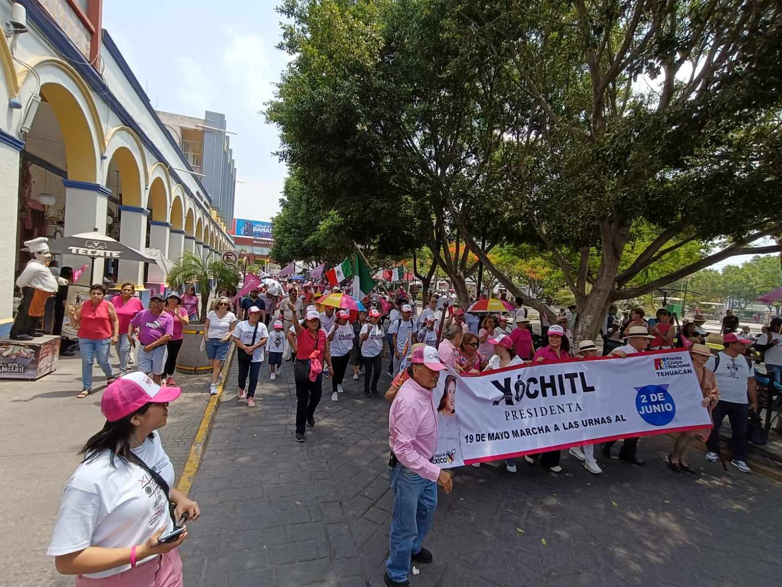 Concentra alrededor de 500 personas Marea Rosa en Tehuacán