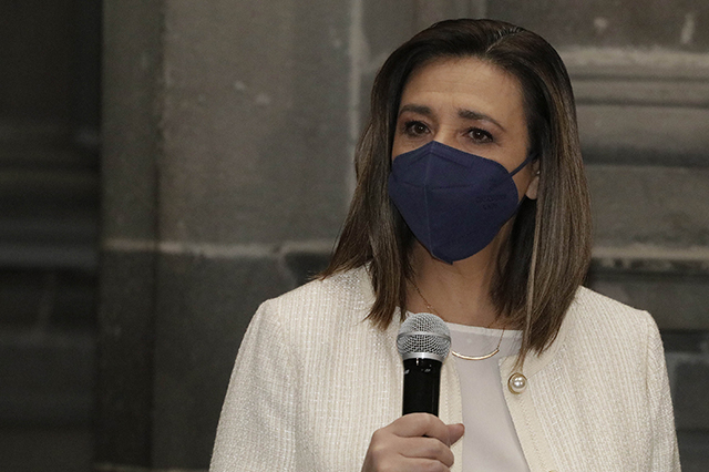 Echan abajo 100 bases entregadas por Claudia Rivera  