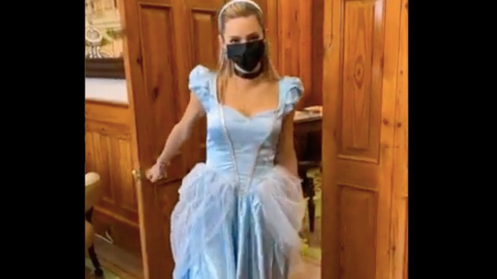 VIDEO Una princesa en palacio: esposa de Samuel García se disfraza de Cenicienta