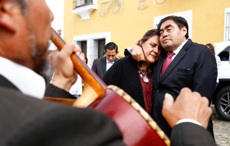 Le llevan mariachi a Barbosa para celebrar su cumpleaños