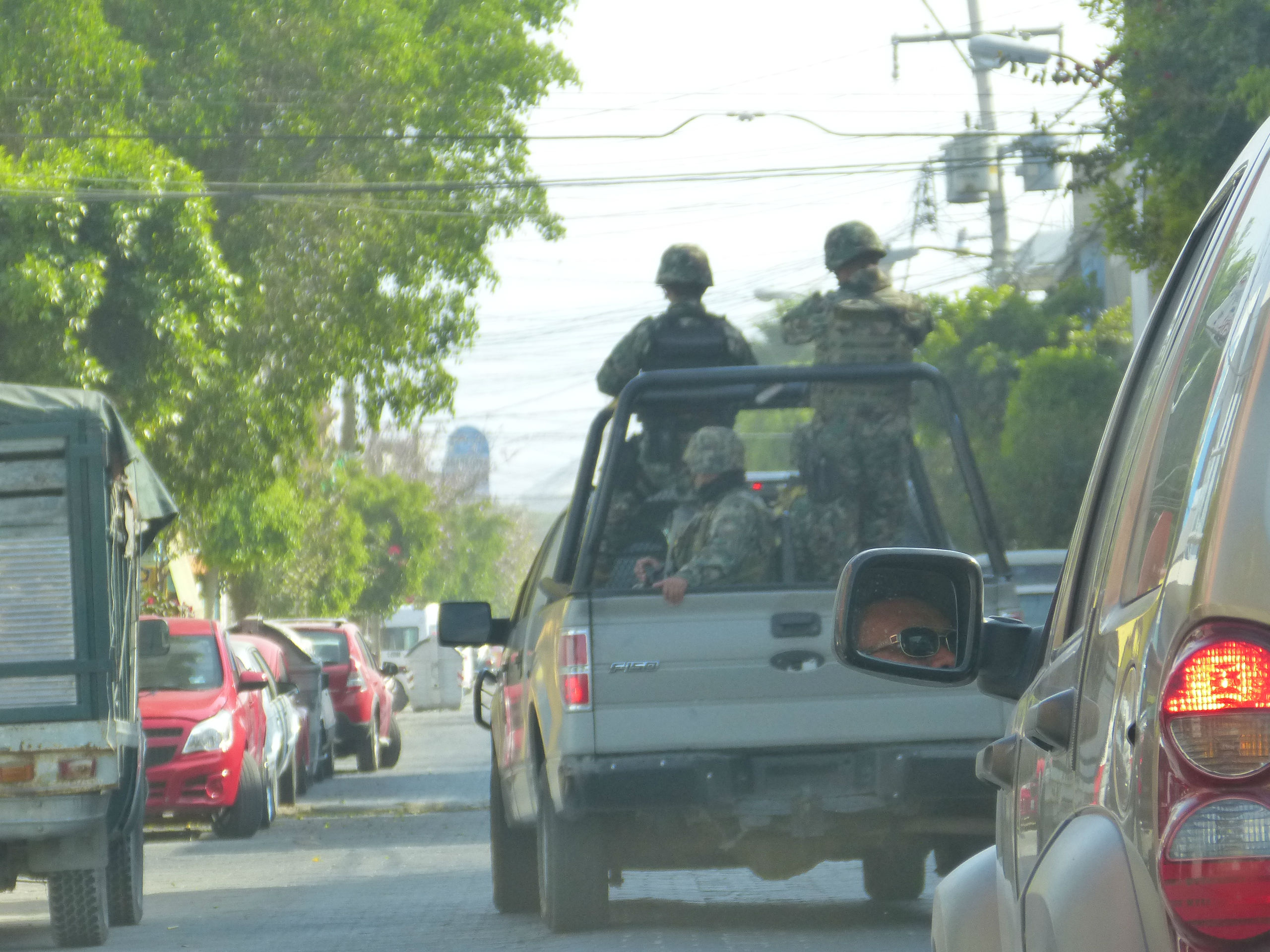 Marinos y policías de Veracruz causan expectación en Tehuacán