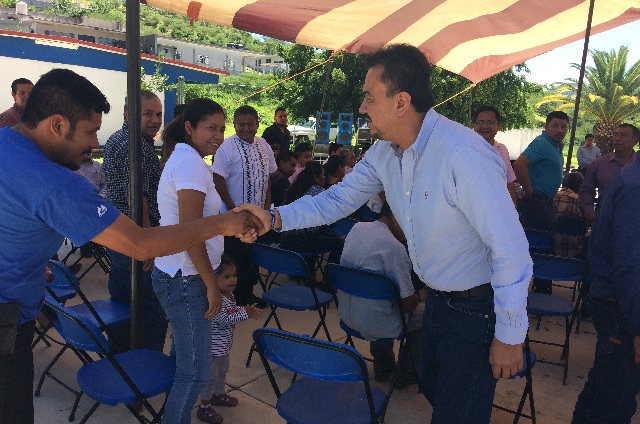 Mario Rincón hace esperar 2 horas a políticos y empresarios de Acatlán