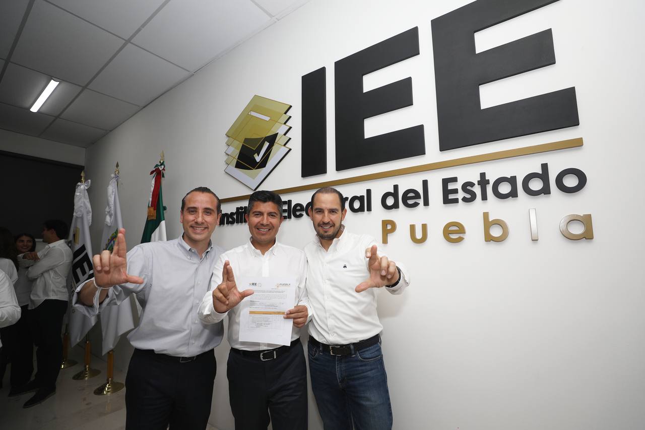 Eduardo Rivera se registra ante el IEE como candidato a la gubernatura de Puebla