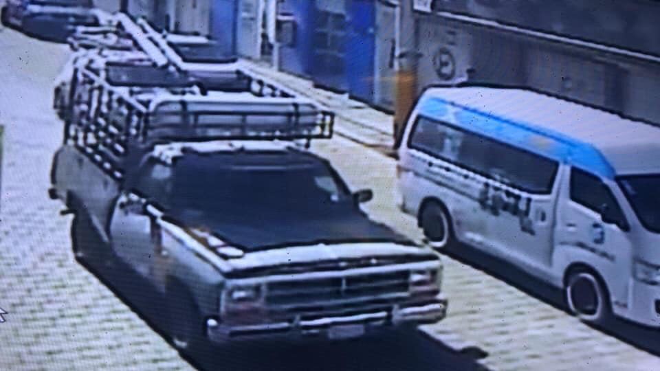 Roban camioneta cargada con marranos en Tecamachalco