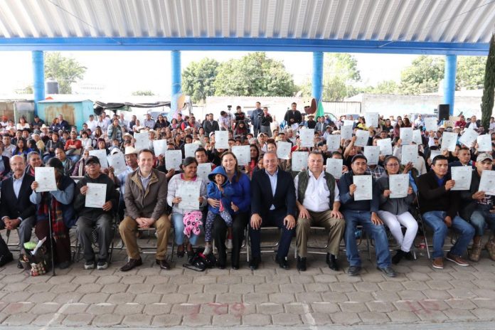 Martha Erika entrega certificados de competencia laboral en Tochimilco