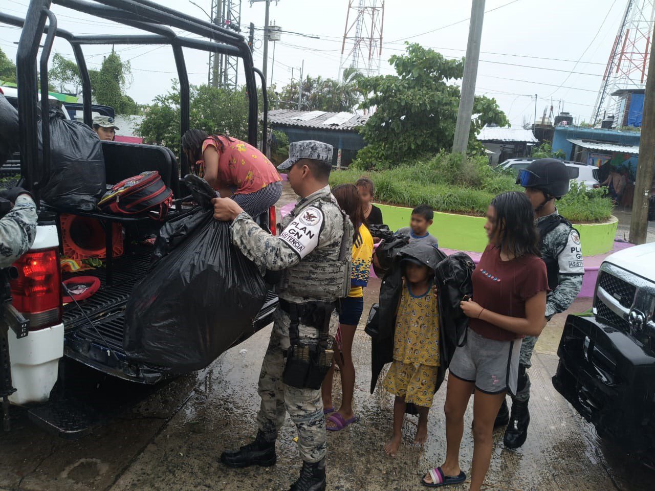 FOTOS Más de 5 mil evacuados por huracán John, en Guerrero