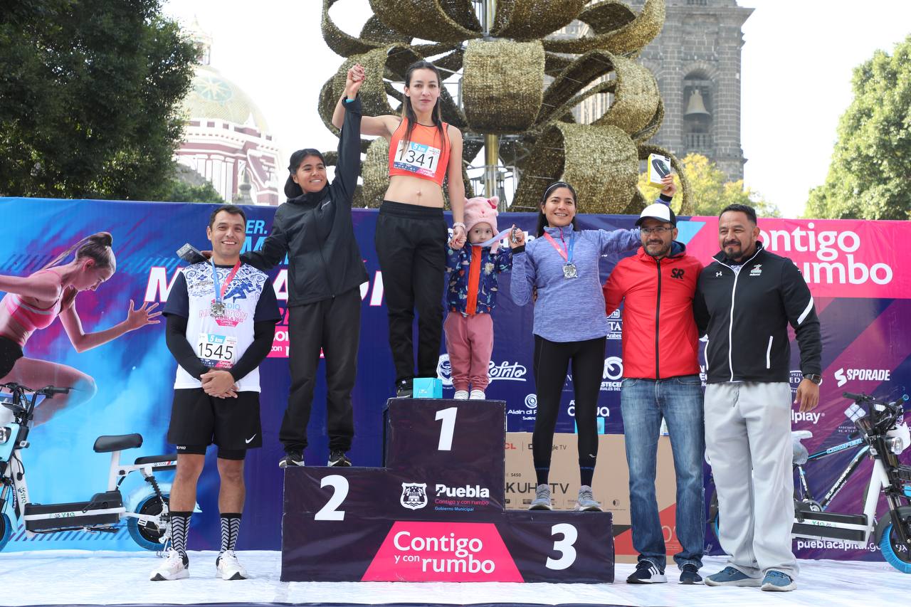 Más de 2,500 personas participaron en el medio maratón de Puebla