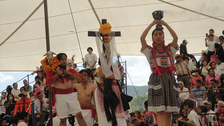 Realiza Tehuacán el ritual de la Matanza en el Festival del Mole de Caderas