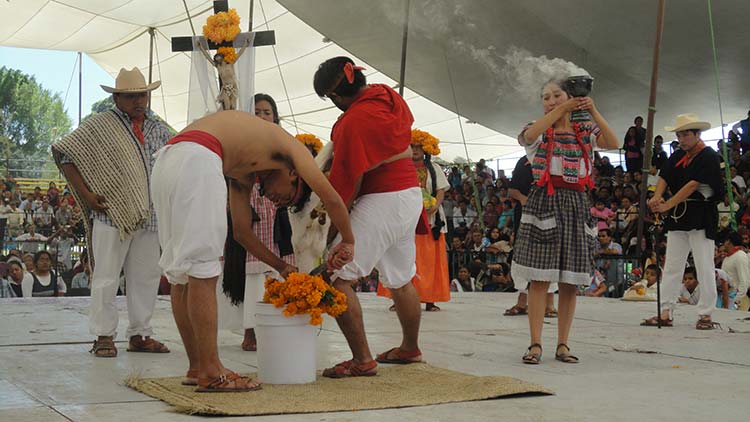 Realiza Tehuacán el ritual de la Matanza en el Festival del Mole de Caderas