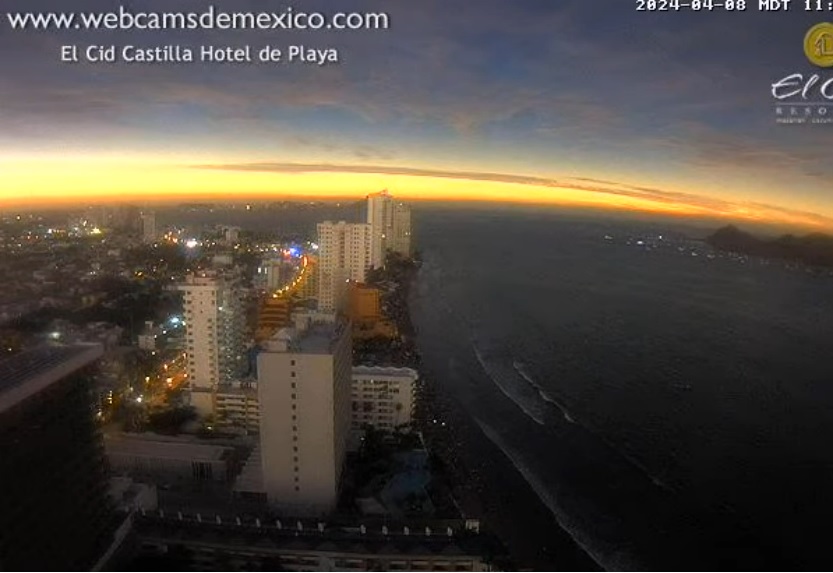 VIDEO Así se oscureció Mazatlán en pleno eclipse este 8 de abril