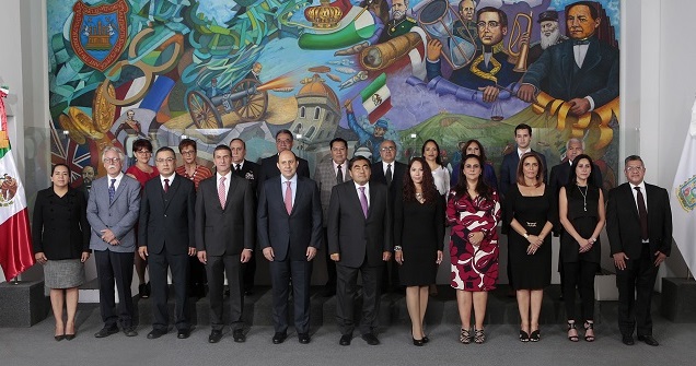 Rosa de la Paz, tercera secretaria de Administración con Barbosa