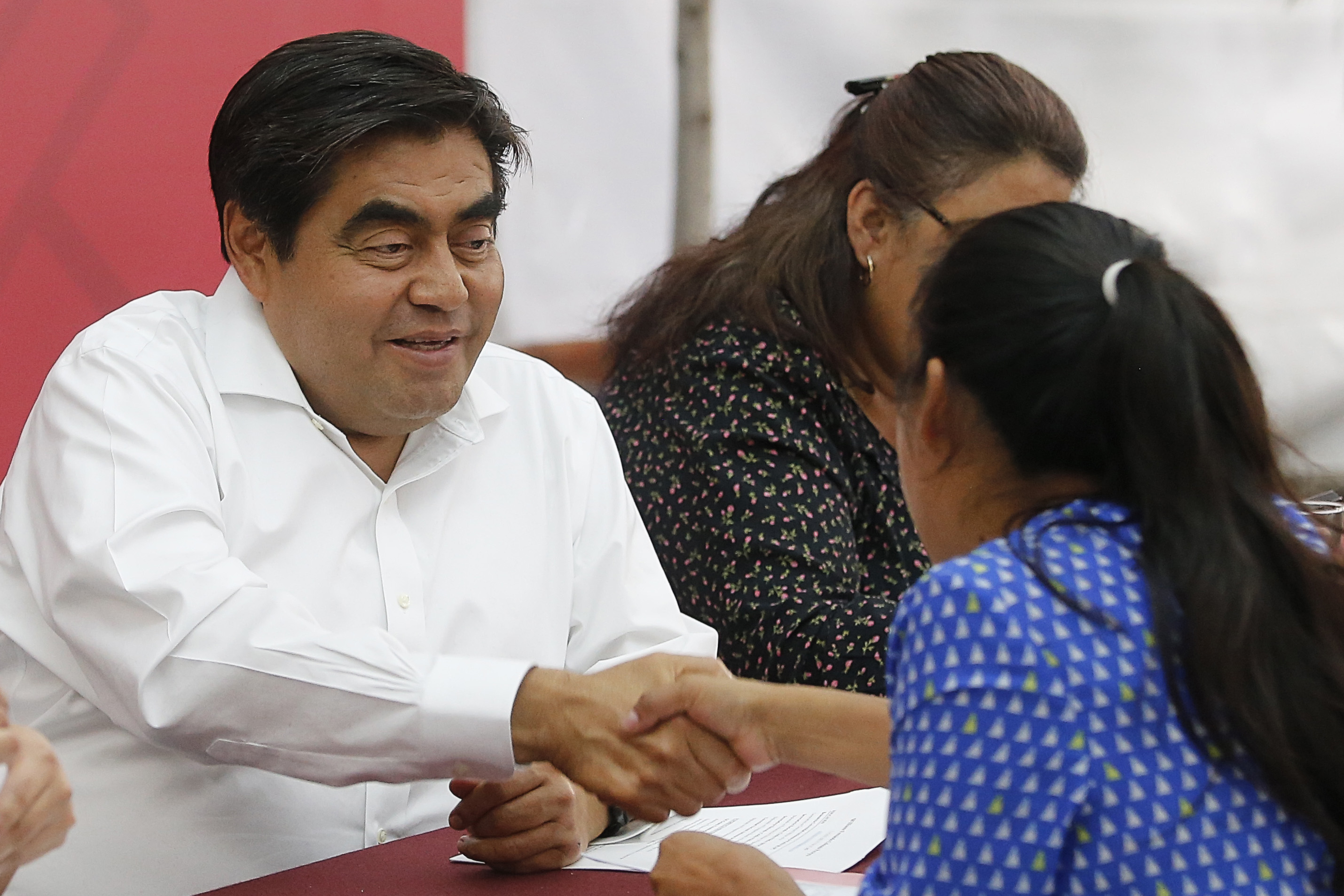 Hay un gobernador que nos echa la mano