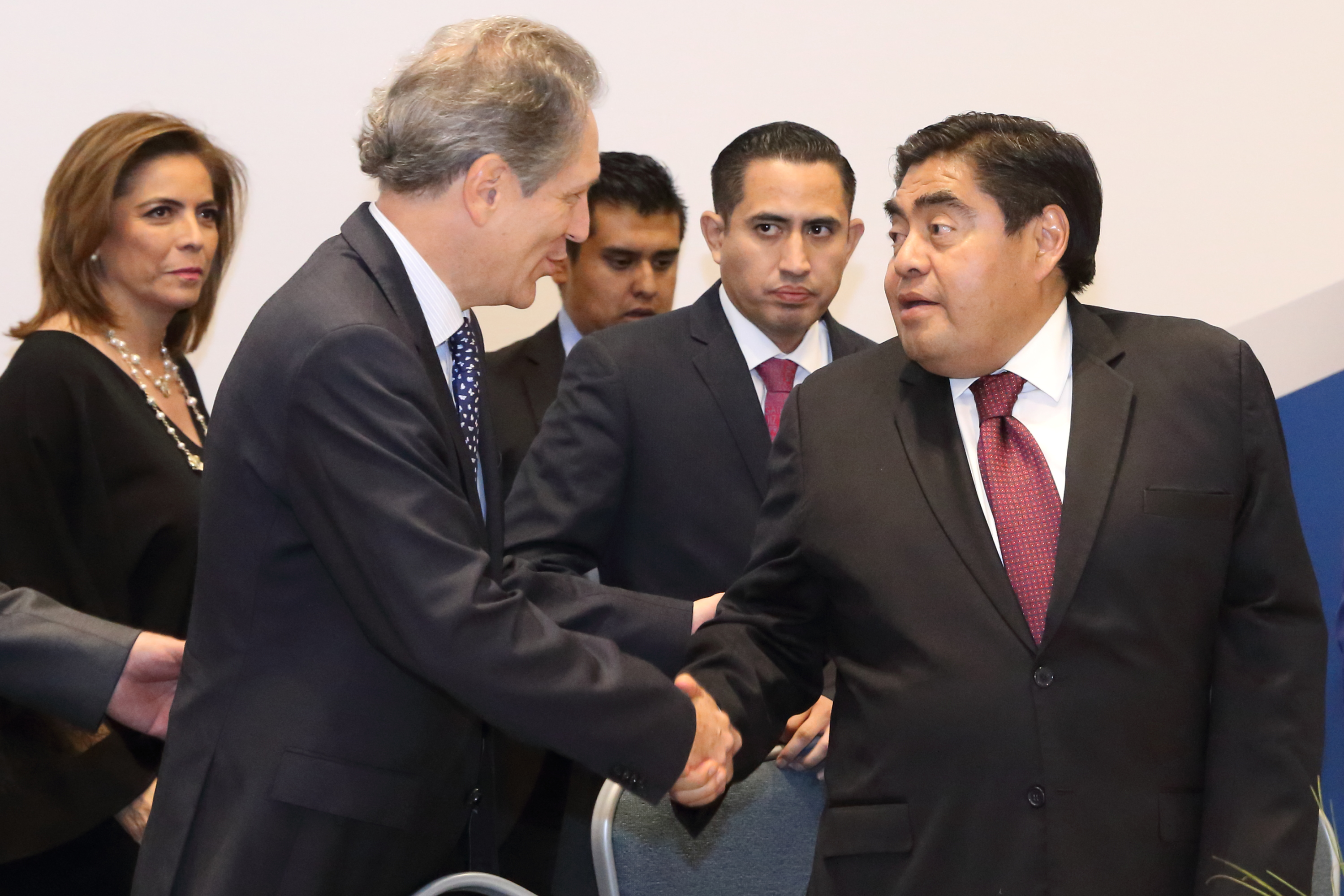 Anuncia Barbosa Agencia Estatal de Energía para Puebla