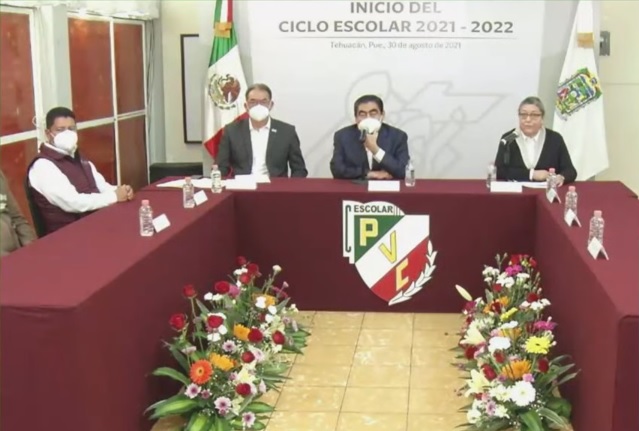 Reabren 18 mil escuelas en Puebla, reporta Barbosa a AMLO
