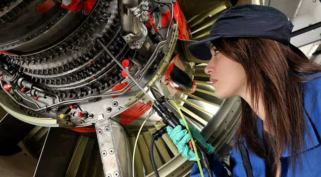 Becas para mujeres en mantenimiento aeronáutico