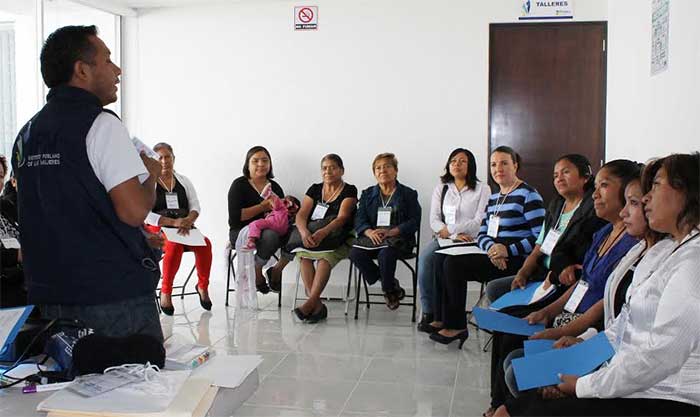 Capacitan en plantas medicinales a mujeres de Tehuacán