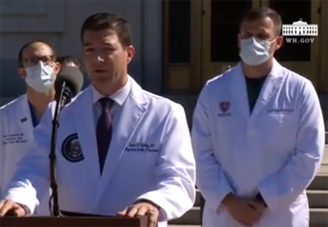 Médicos podrían dar de alta a Trump este lunes