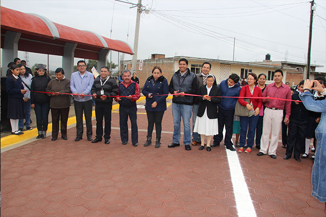 Edil entrega mejoramiento de calle en Huejotzingo
