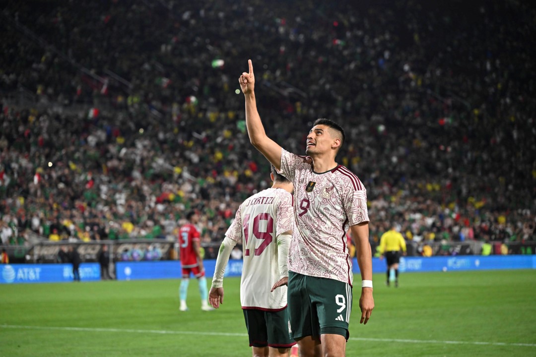 Guillermo Martínez brilla en su debut con la Selección Mexicana