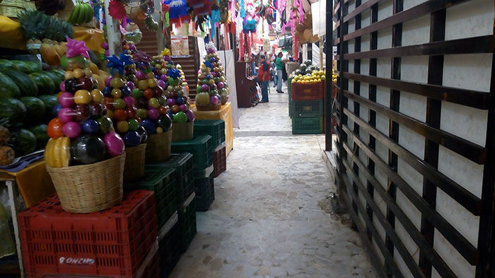 Locatarios del Domingo Arenas temen privatización del centro de abasto