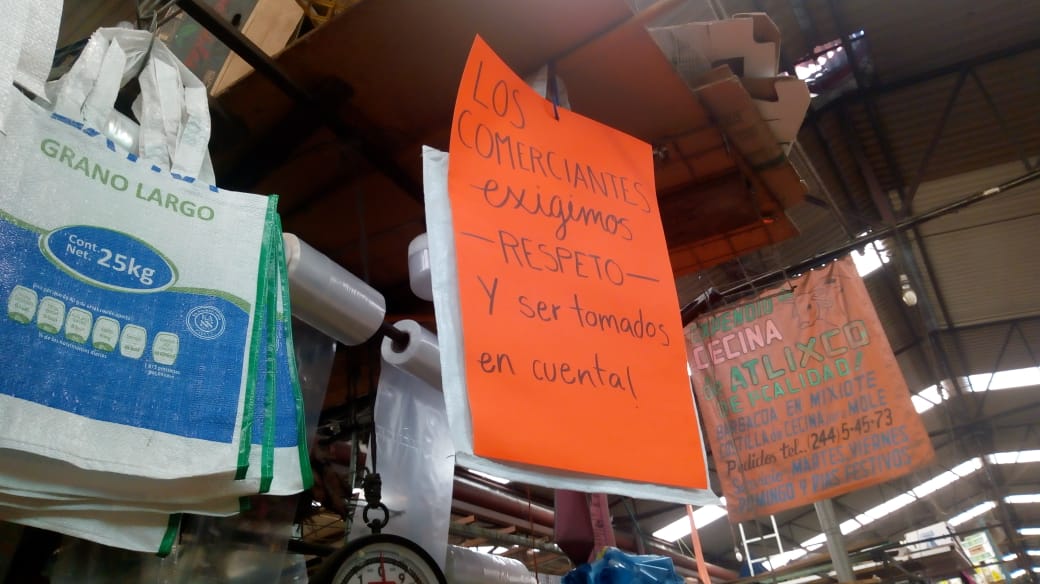 Layón gritonea y rompe el diálogo con comerciantes del mercado Domingo Arenas