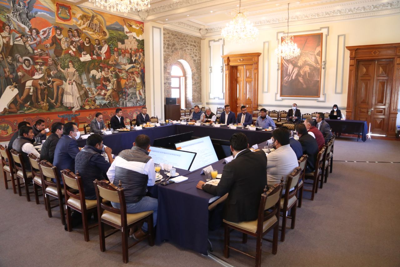 Ayuntamiento de Puebla realiza mesa de trabajo con los 17 ediles auxiliares entrantes