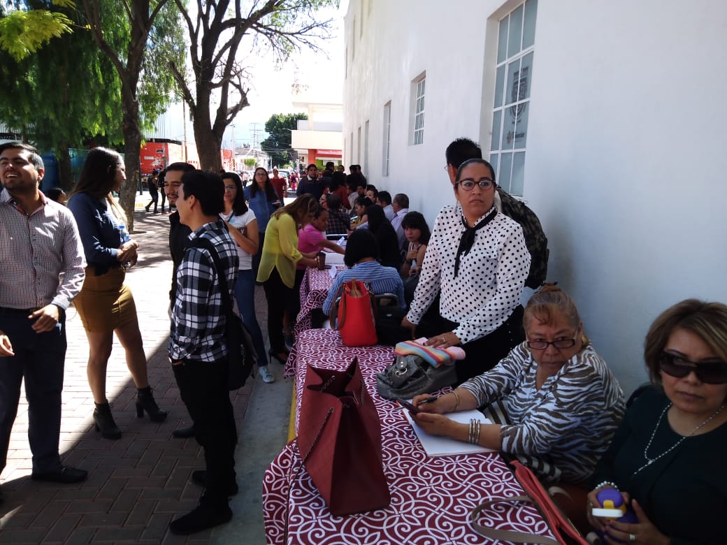 Se mantienen bloqueados edificios municipales en Tehuacán