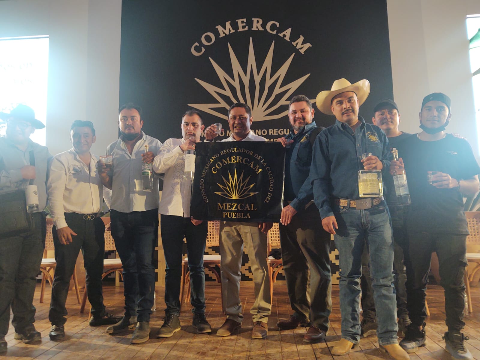 Mezcaleros de Atlixco participan en evento nacional en Oaxaca