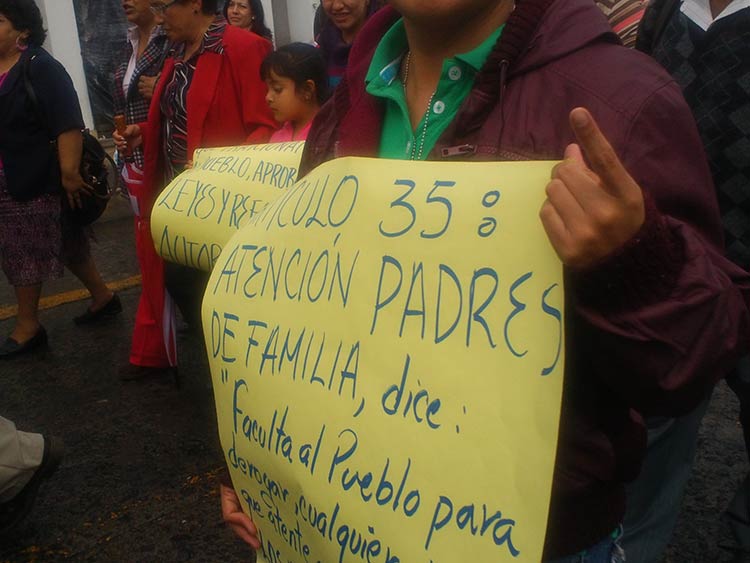 Salen maestros del SNTE a las calles contra Reforma Educativa