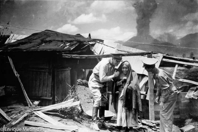 Muere Enrique Metinides, maestro de la foto de nota roja en México