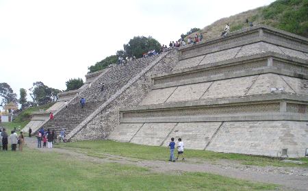 Desalojan a ambulantes de la pirámide en San Pedro Cholula