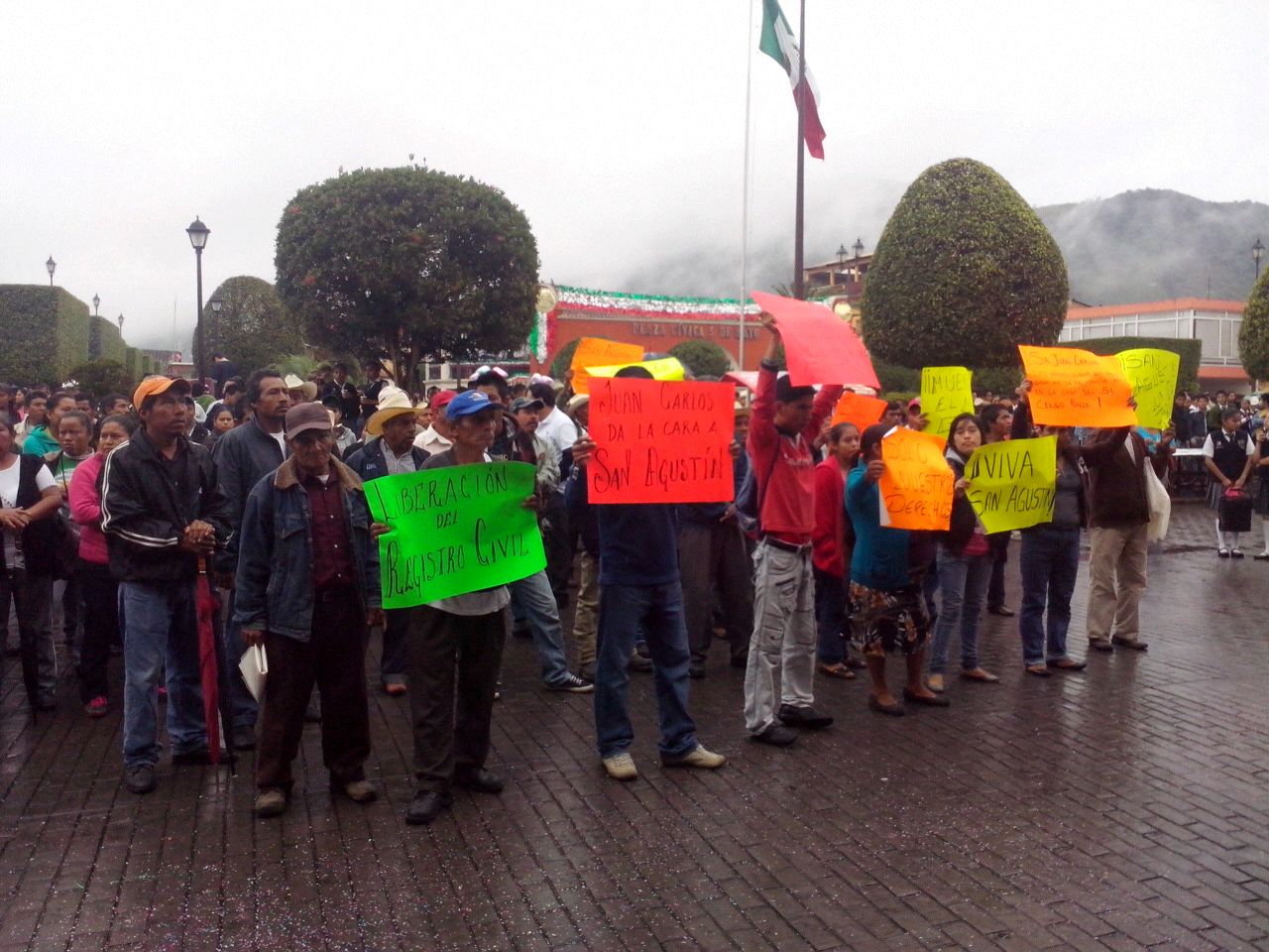 Bloquean la México-Tuxpan previo a visita de Peña Nieto