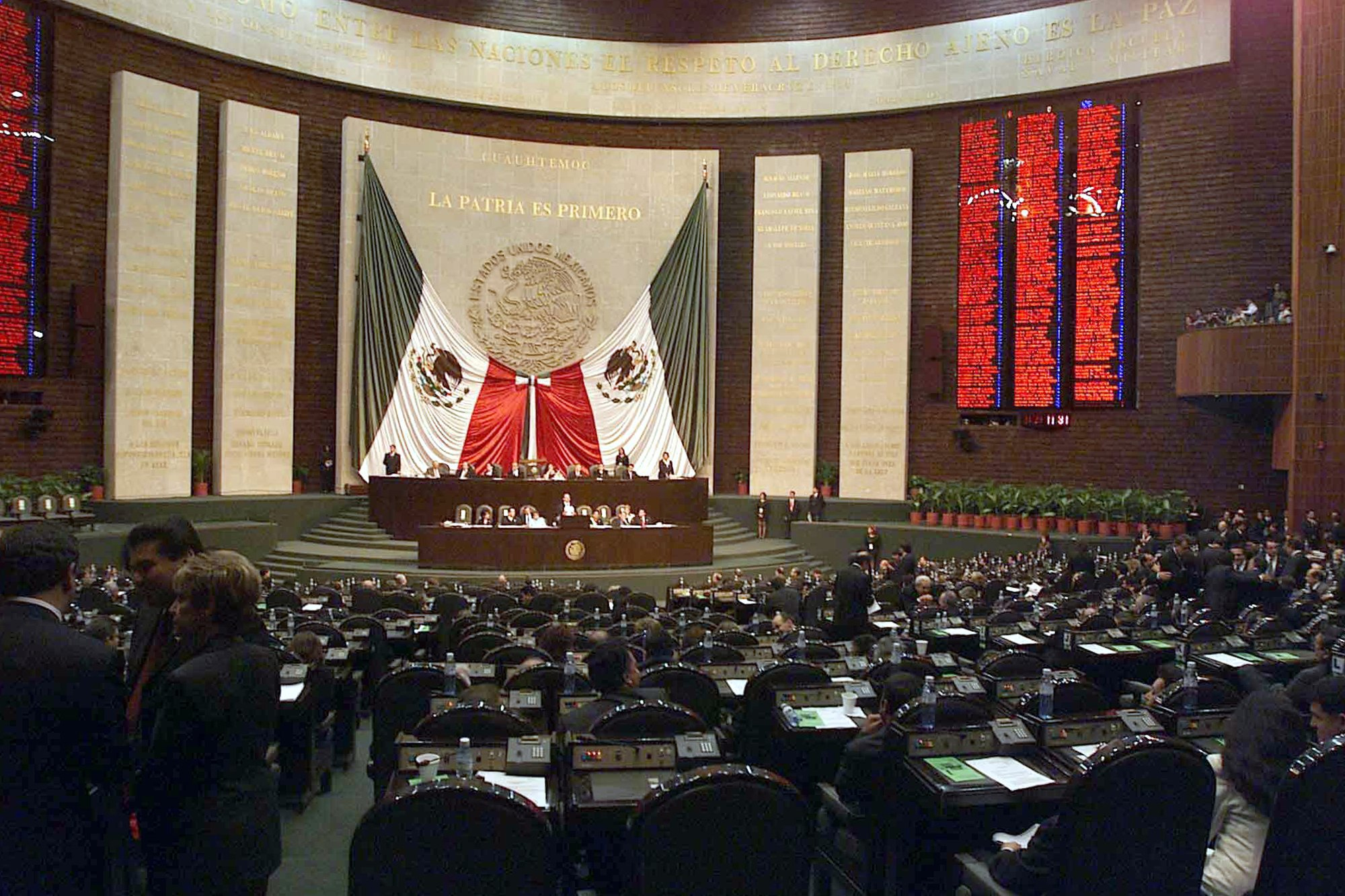 Aprueban en comisiones eliminar fuero a funcionarios