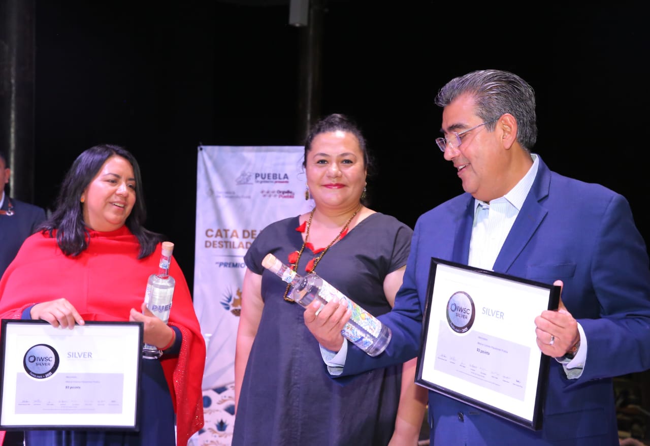Cuentan productores mezcaleros con respaldo del gobierno de Puebla: Céspedes