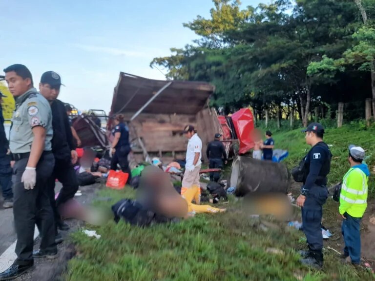 Volcadura de camioneta con migrantes en Chiapas deja 10 muertos