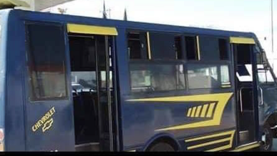 Delincuentes roban microbús de transporte público en Atlixco