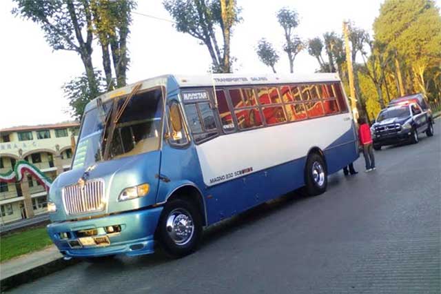Microbús atropella a mujer embarazada en Huauchinango