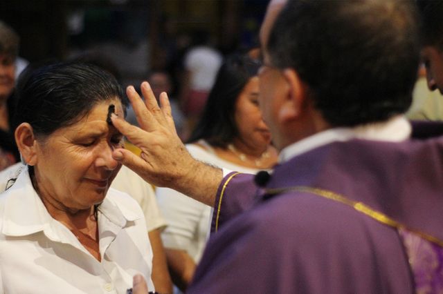 La tradición del Miércoles de Ceniza en la iglesia católica