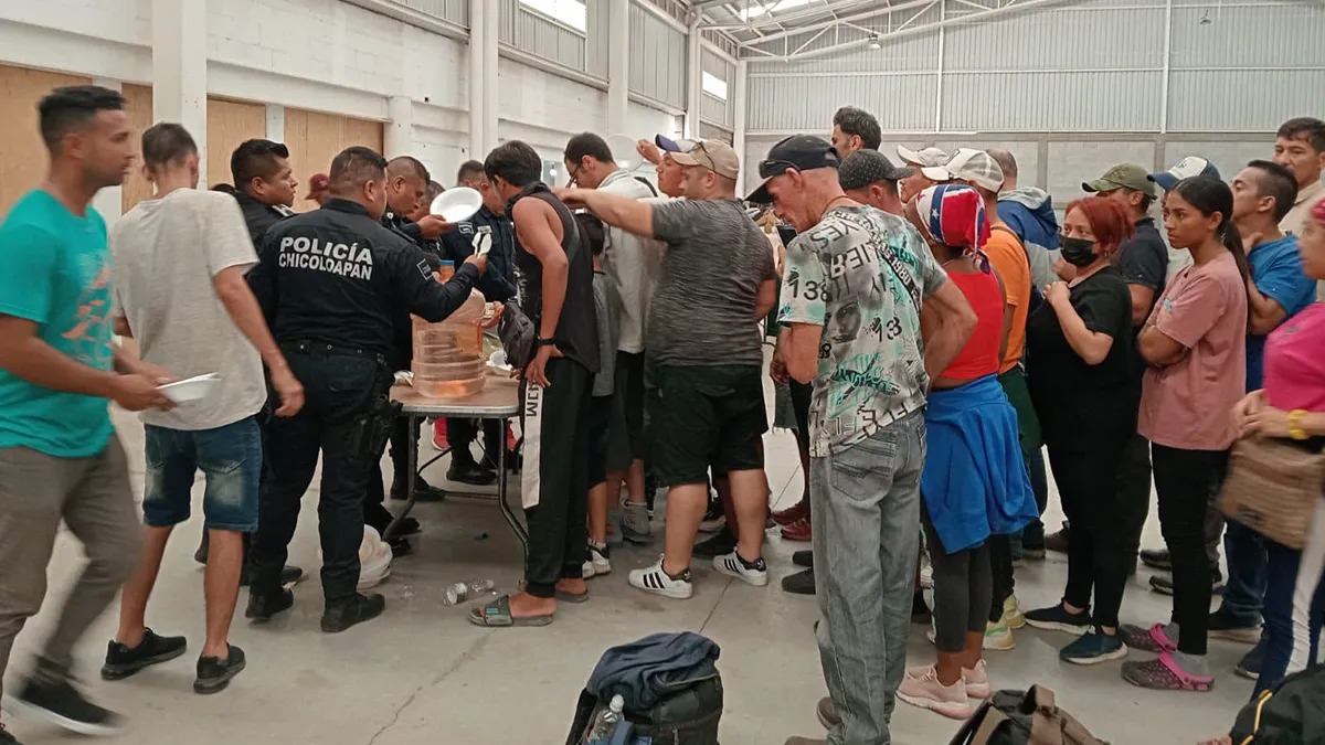 Aseguran a 208 migrantes en Chicoloapan abandonados en una bodega