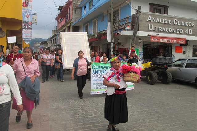 Daños por Earl cerraron paso a Antorcha Guadalupana en Huauchinango