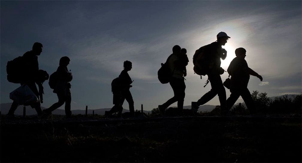 Construyó una frontera falsa para estafar migrantes, ya fue detenido