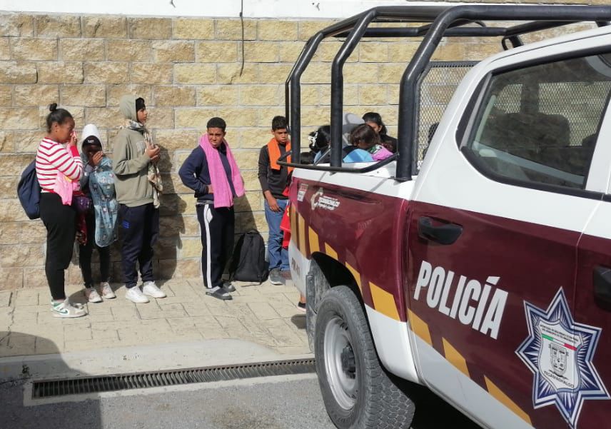 En Tecamachalco detienen a 25 migrantes indocumentados; 11 eran menores de edad 